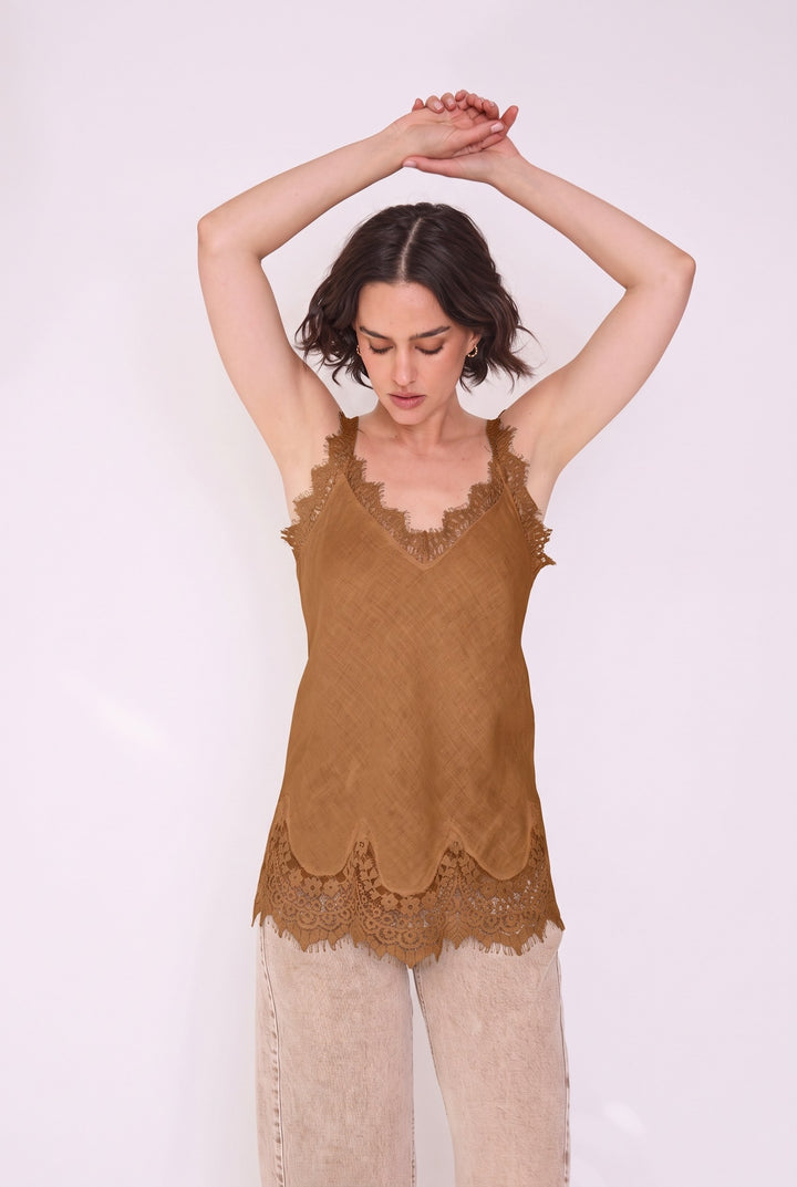 Polera Begonia camel